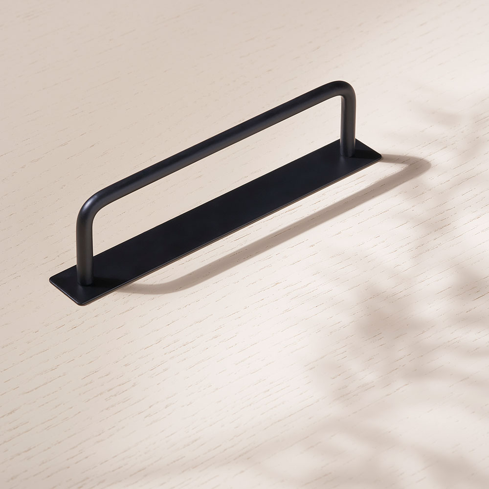 Toniton Thread Handle -  Black in the group Cabinet Handles at Beslag Online (401040-11)