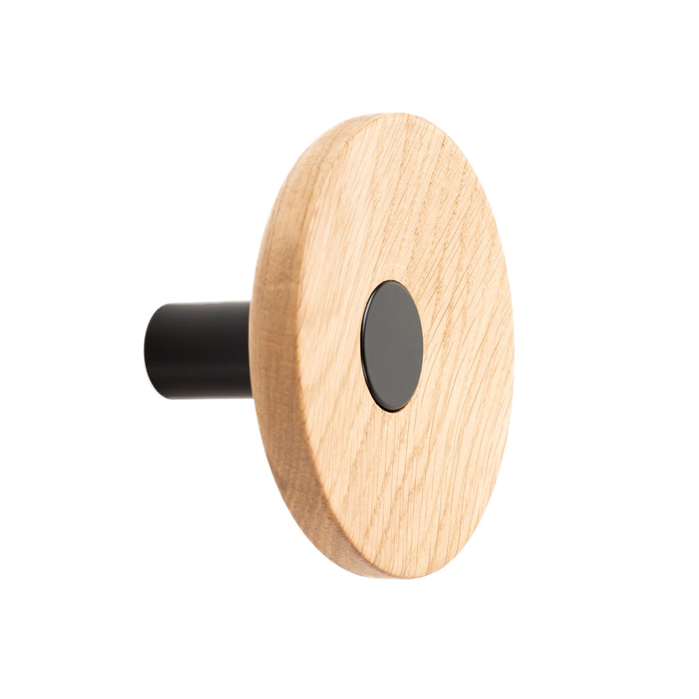 Hook Zoot - 90mm - Oak/Matte Black in the group Hooks / Color/Material / Wood at Beslag Online (10010-BO)