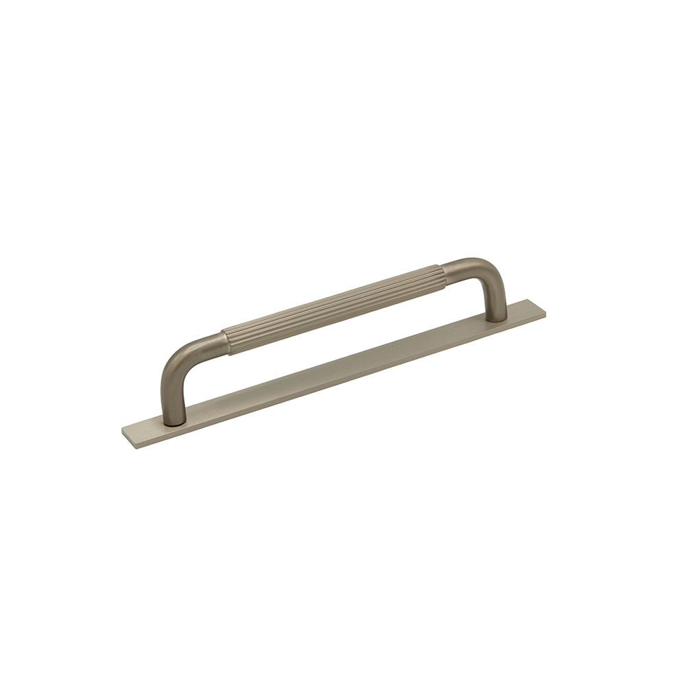 Handle Helix Stripe/Back Plate - Stainless Steel Finish in the group Kitchen Handles / Color/Material / Stainless at Beslag Online (htg-stripe-bricka-rostfri)