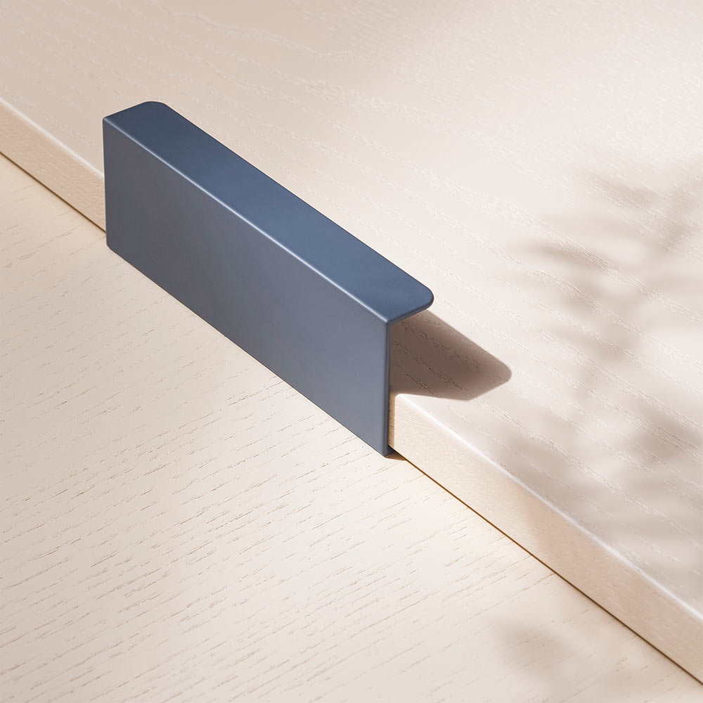 Toniton Hide Handle - Blue in the group Kitchen Handles / All Handles / Toniton x Beslag Design at Beslag Online (toniton-hide-blue)