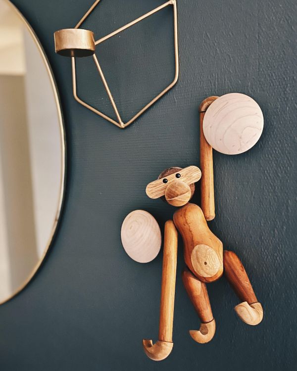 KNOBS AND HOOKS FOR THE CHILDREN'S ROOM