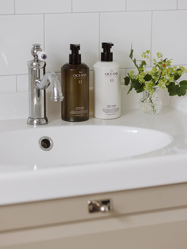 Bathroom accessories