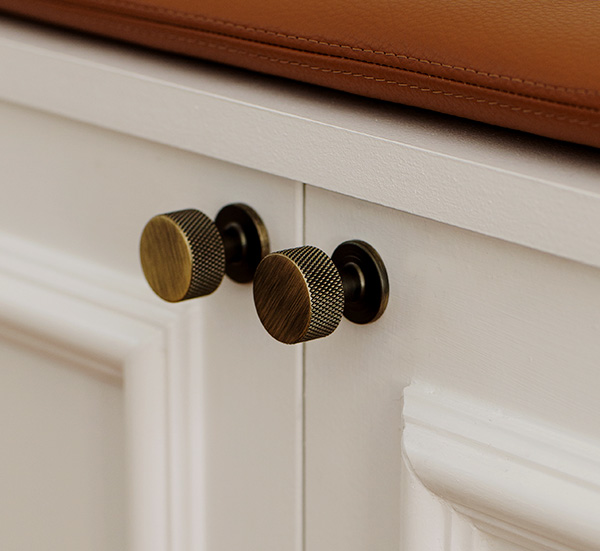 Cabinet knobs