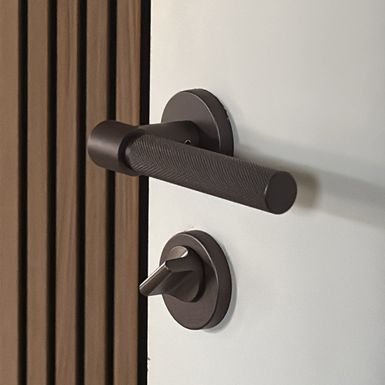 Door handles in bronze