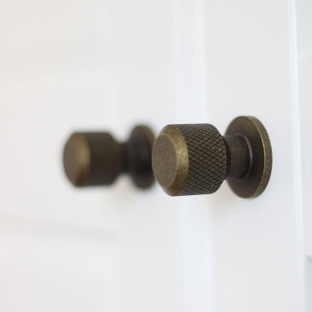 Cabinet Knob Manor Round - Antique Brass