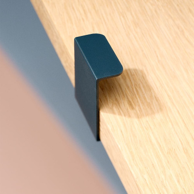 Toniton Hide Handle - Deep Blue in the group Cabinet Handles / Color/Material / Other Colours at Beslag Online (401069-11-V)
