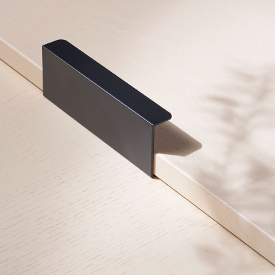 Toniton Hide Handle - 120mm - Black in the group Cabinet Handles / Show all handles / Toniton x Beslag Design at Beslag Online (401080-11)