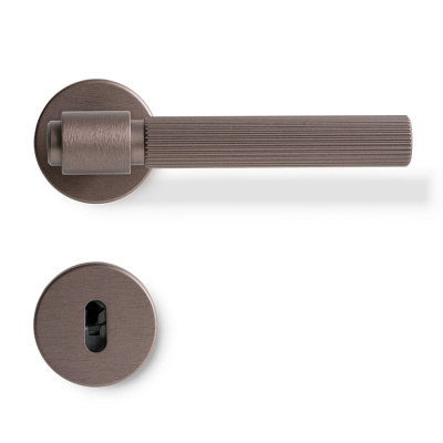 Door Handle Helix 200 Stripe - Dark Bronze in the group Door handles / Color/Material / Bronze at Beslag Online (752014-41-V)