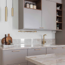 Kitchen Rail Aveny - 600mm - Complete - Polished Untreated Brass
