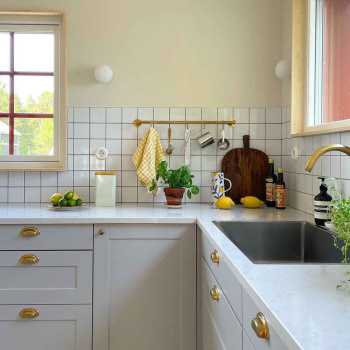 Kitchen Rail Aveny - 600mm - Complete - Polished Untreated Brass