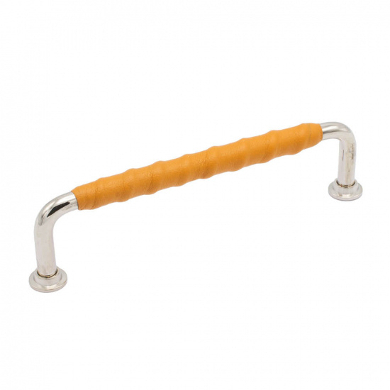 Handle 1353 is nickel-plated with wrapped nature leather from Beslag Design