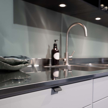 Edge Pull Handle Side - Matte Black